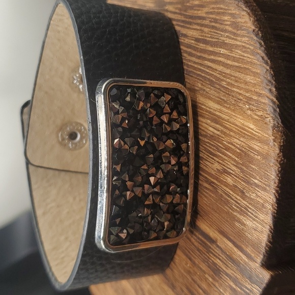 B2637 glitzy black geode spackle sparkle leather bracelet‎ high end well made!